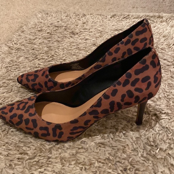 Leopard print BCBG heels - Picture 3 of 3